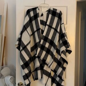 Plaid Black and White Women's Shawl one size